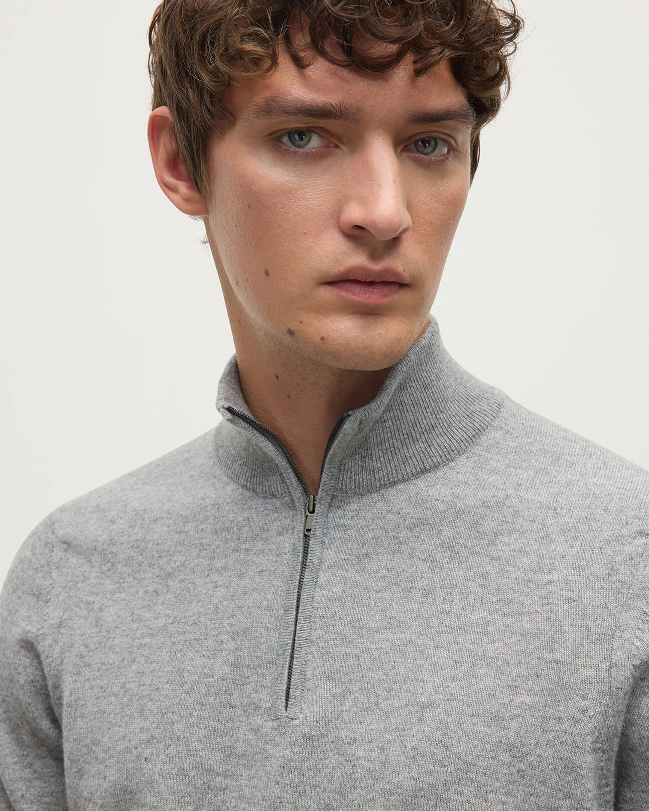 Johnstons of Elgin AW25 Men's Knitwear Light Grey Classic Cashmere Grey  Zip Neck Jumper KAP05695HA0308