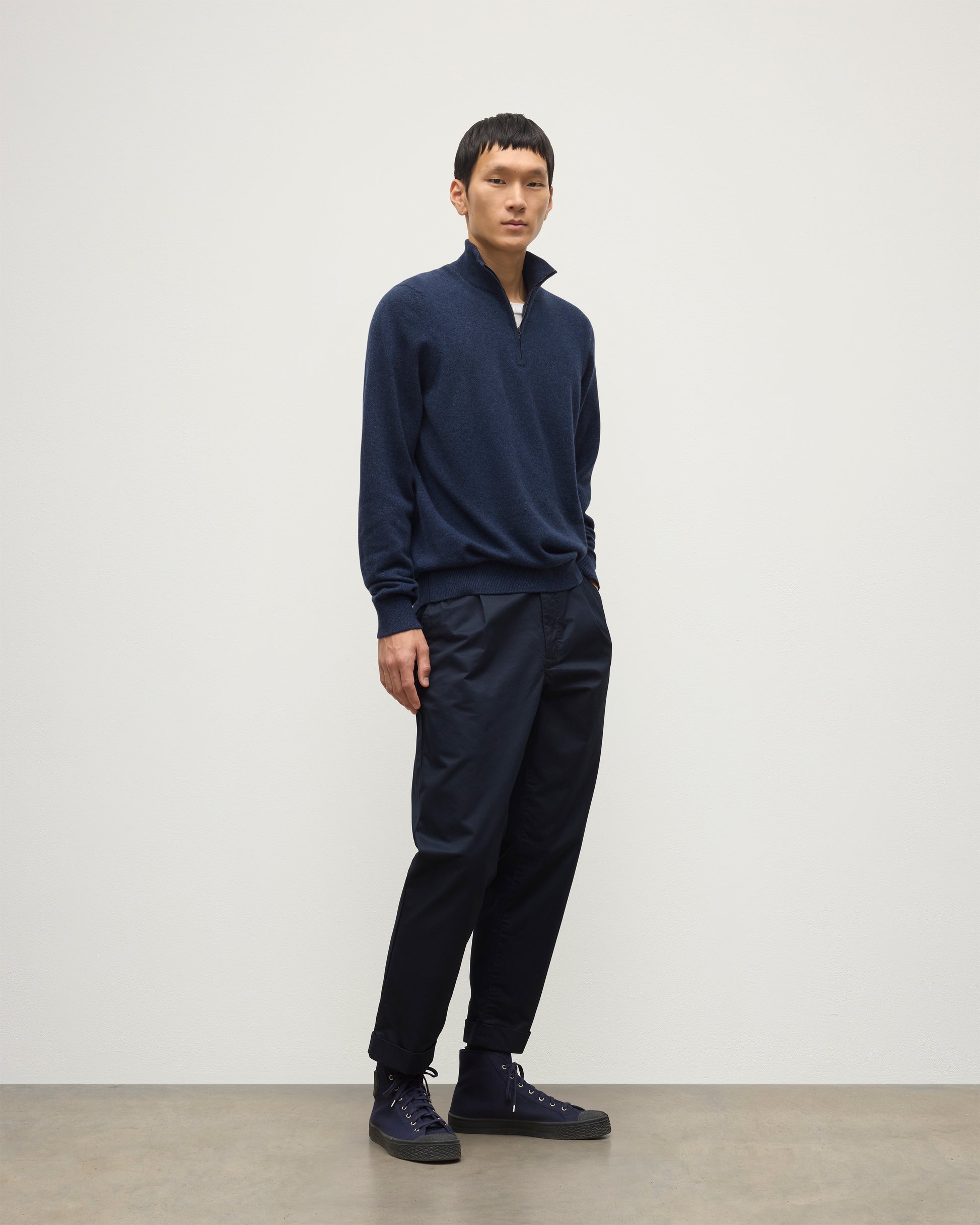 MODEL WEARS JOHNSTONS OF ELGIN MENS RORY CLASSIC HALF ZIP CLASSIC SWEATER 100% CASHMERE  OVER A WHITE T-SHURT WITH NAVY TROUSERS KAP05695HD7350