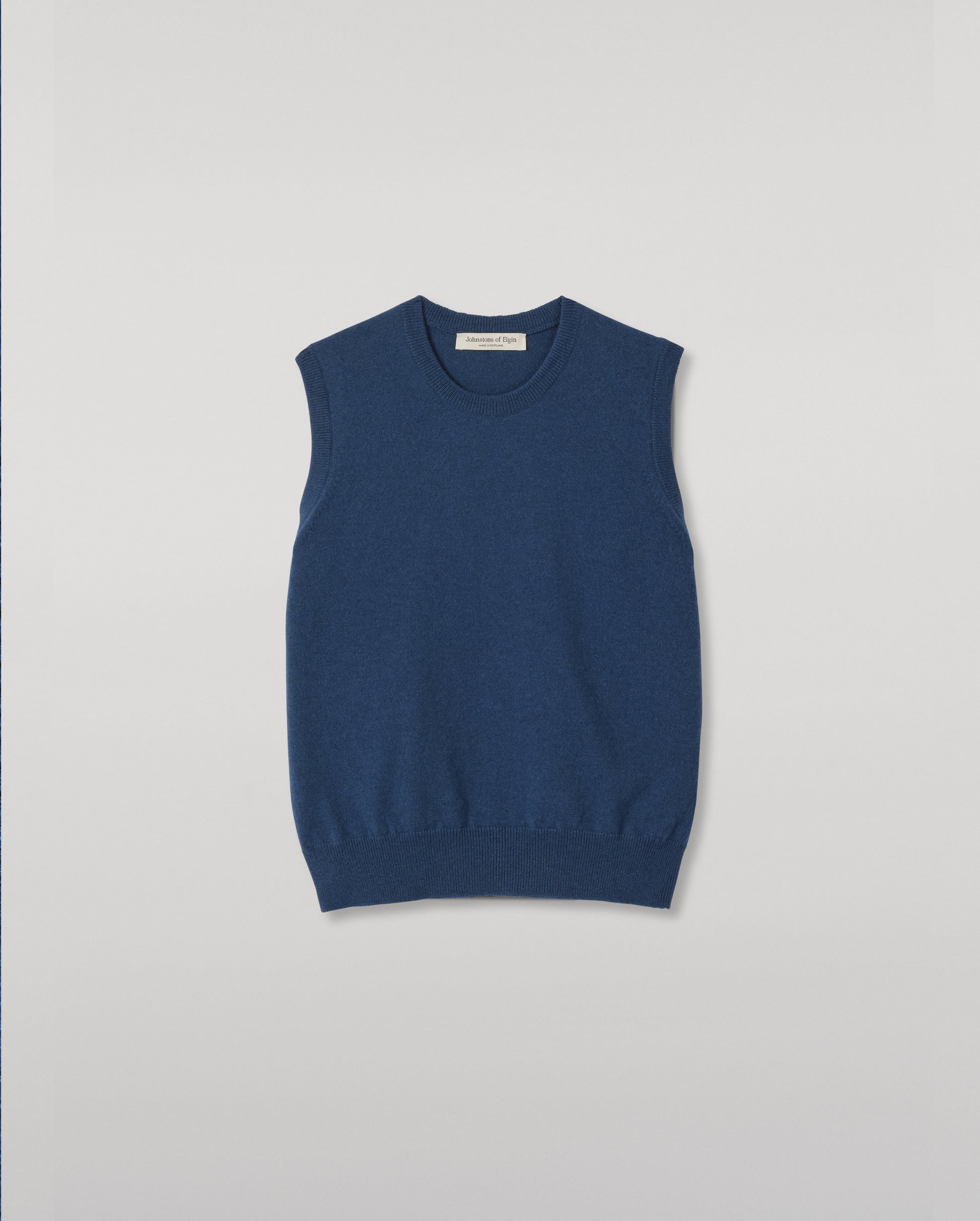 JOHNSTONS OF ELGIN IRIS SLEEVELESS CREW PETITE CASHMERE ROUND NECK TANK - 2 PLY BLUE 100% CASHMERE KAP05705SD5369