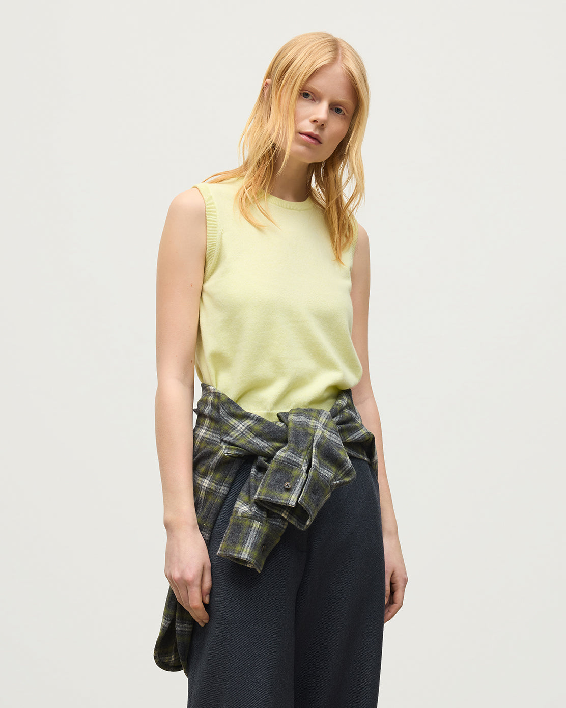 JOHNSTONS OF ELGIN IRIS SLEEVELESS CREW PETITE CASHMERE ROUND NECK TANK - 2 PLY LIGHT YELLOW 100% CASHMERE KAP05705HF0025