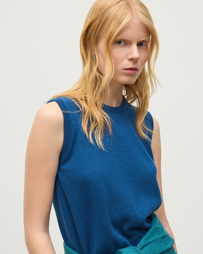 JOHNSTONS OF ELGIN IRIS SLEEVELESS CREW PETITE CASHMERE ROUND NECK TANK - 2 PLY BLUE 100% CASHMERE KAP05705SD5369