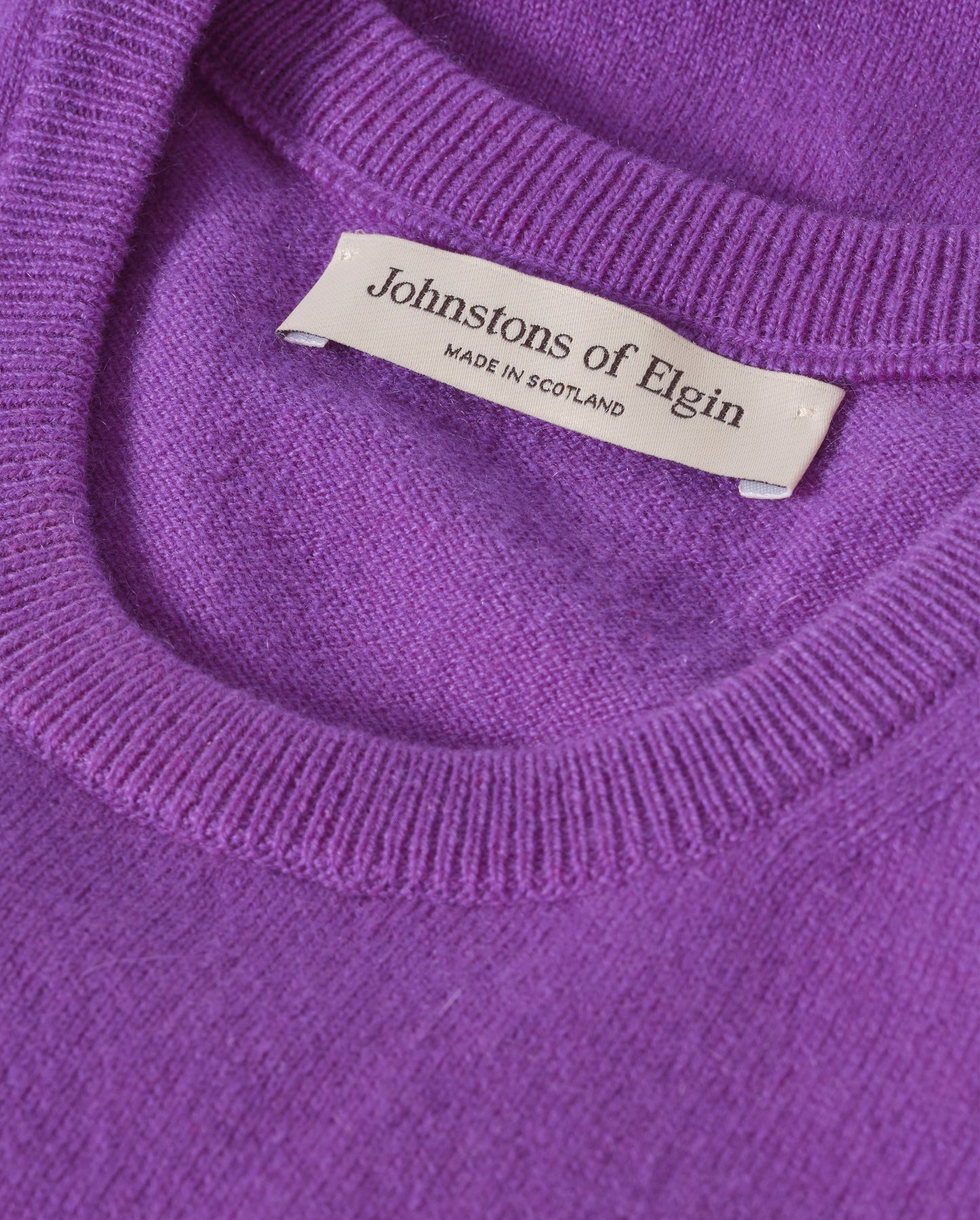 JOHNSTONS OF ELGIN IRIS SLEEVELESS CREW PETITE CASHMERE ROUND NECK TANK - 2 PLY PURPLE 100% CASHMERE KAP05705SD5371