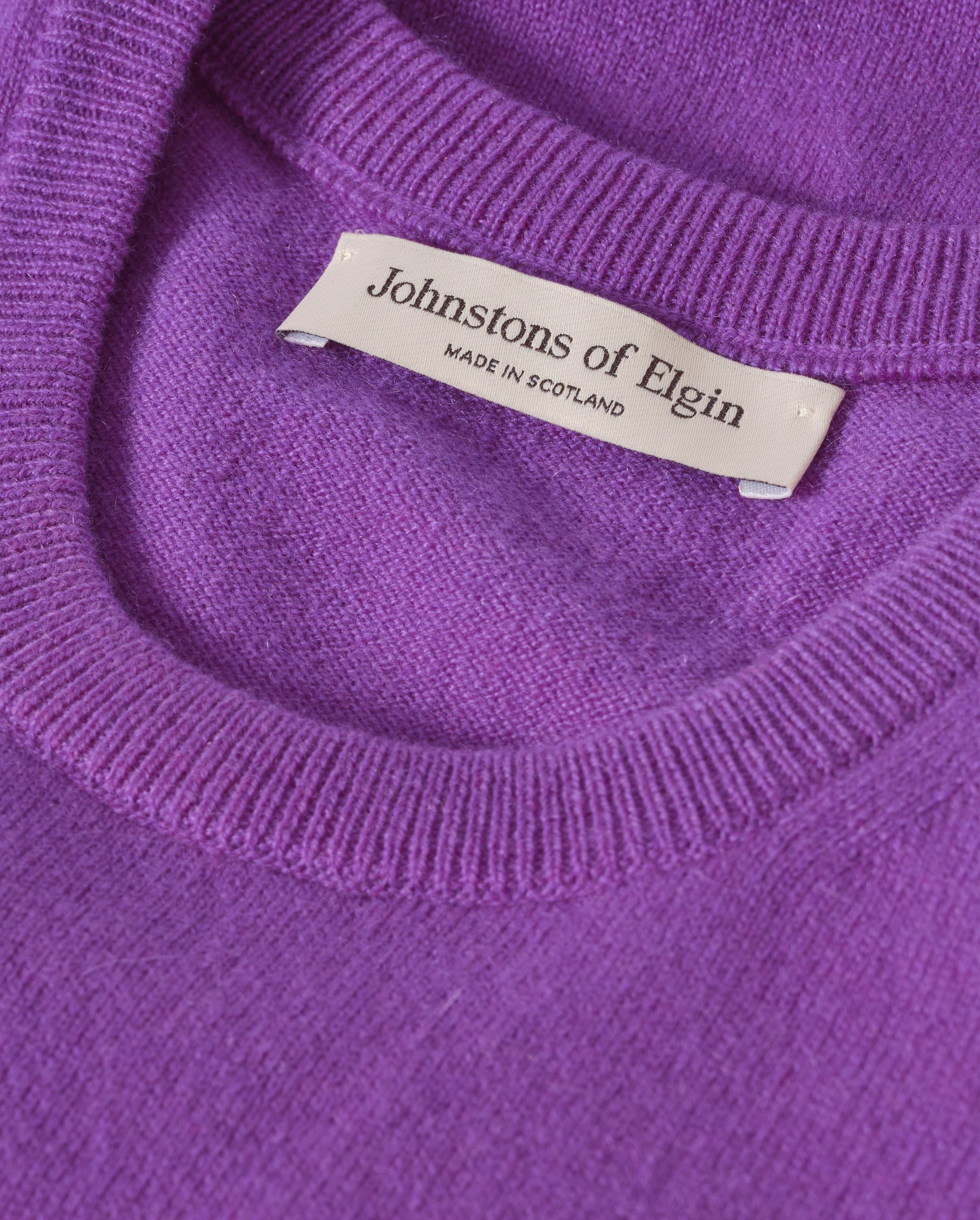 JOHNSTONS OF ELGIN IRIS SLEEVELESS CREW PETITE CASHMERE ROUND NECK TANK - 2 PLY PURPLE 100% CASHMERE KAP05705SD5371