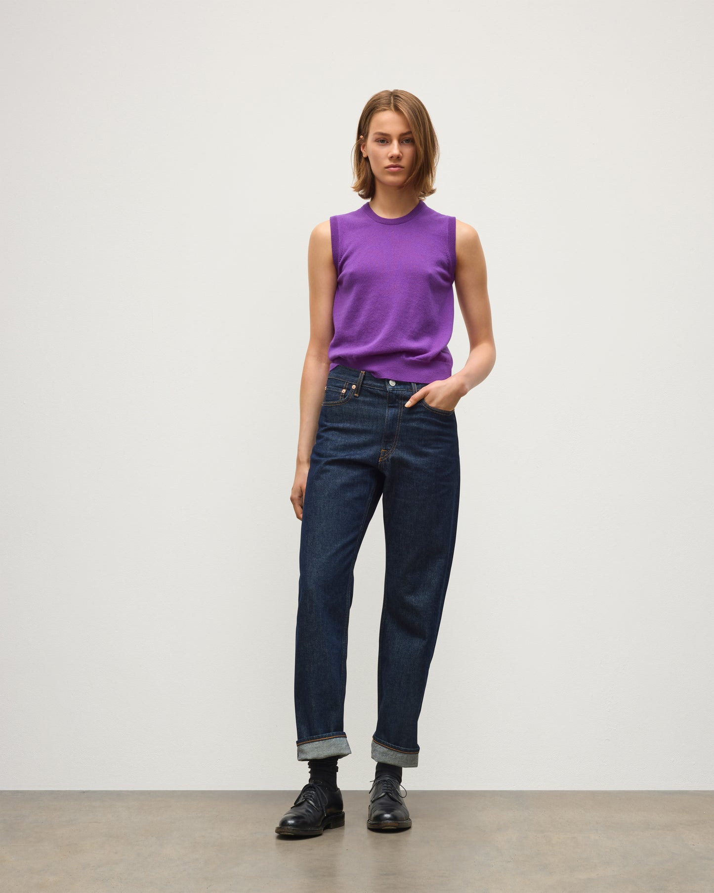 JOHNSTONS OF ELGIN IRIS SLEEVELESS CREW PETITE CASHMERE ROUND NECK TANK - 2 PLY PURPLE 100% CASHMERE KAP05705SD5371