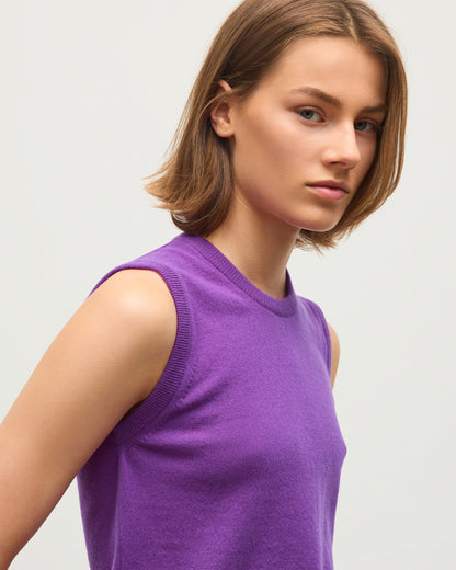 JOHNSTONS OF ELGIN IRIS SLEEVELESS CREW PETITE CASHMERE ROUND NECK TANK - 2 PLY PURPLE 100% CASHMERE KAP05705SD5371