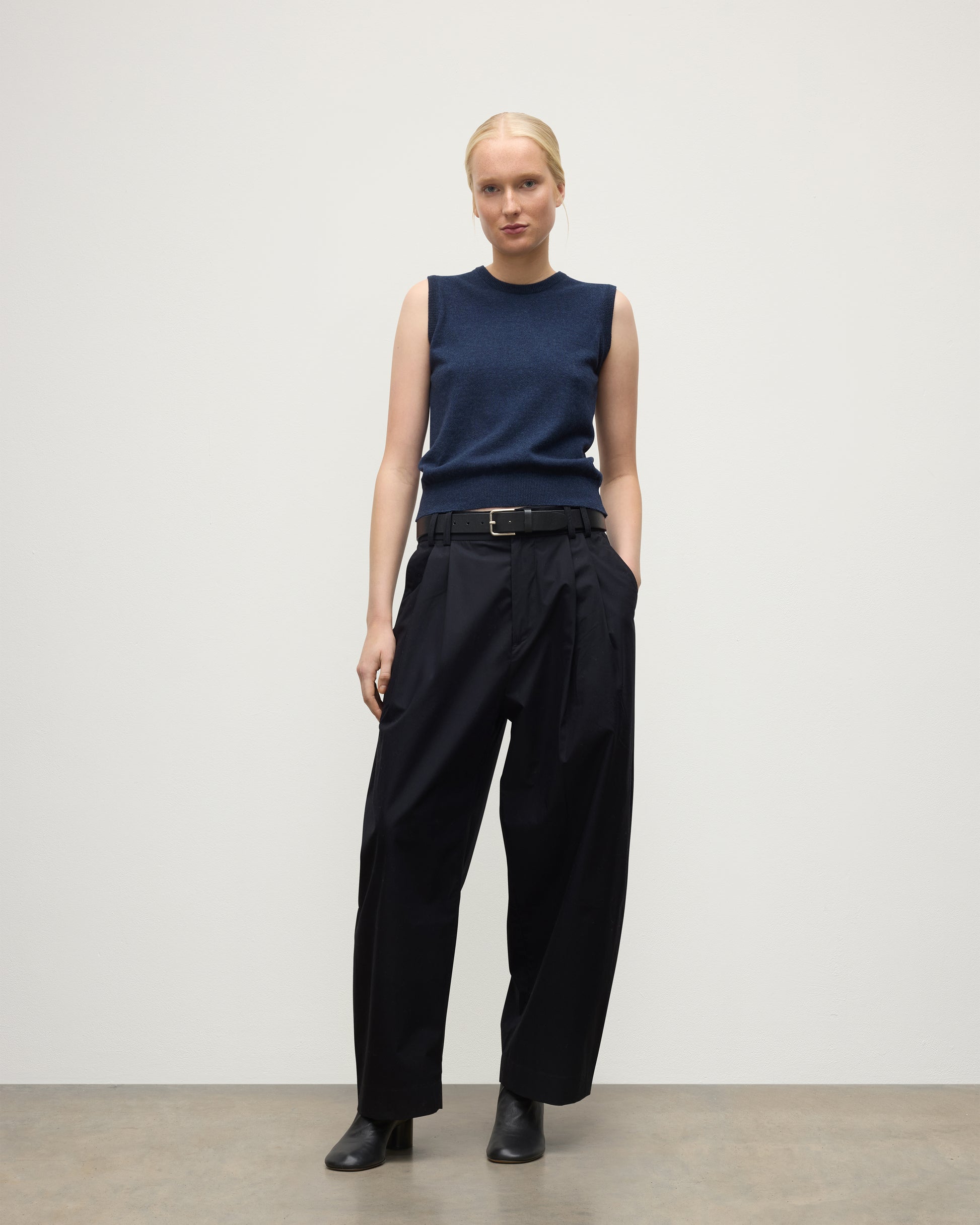 MODEL WEARS JOHNSTONS OF ELGIN WOMENS IRIS CLASSIC SLEEVELESS CREW NAVY 100% CASHMERE KAP05705HD7350