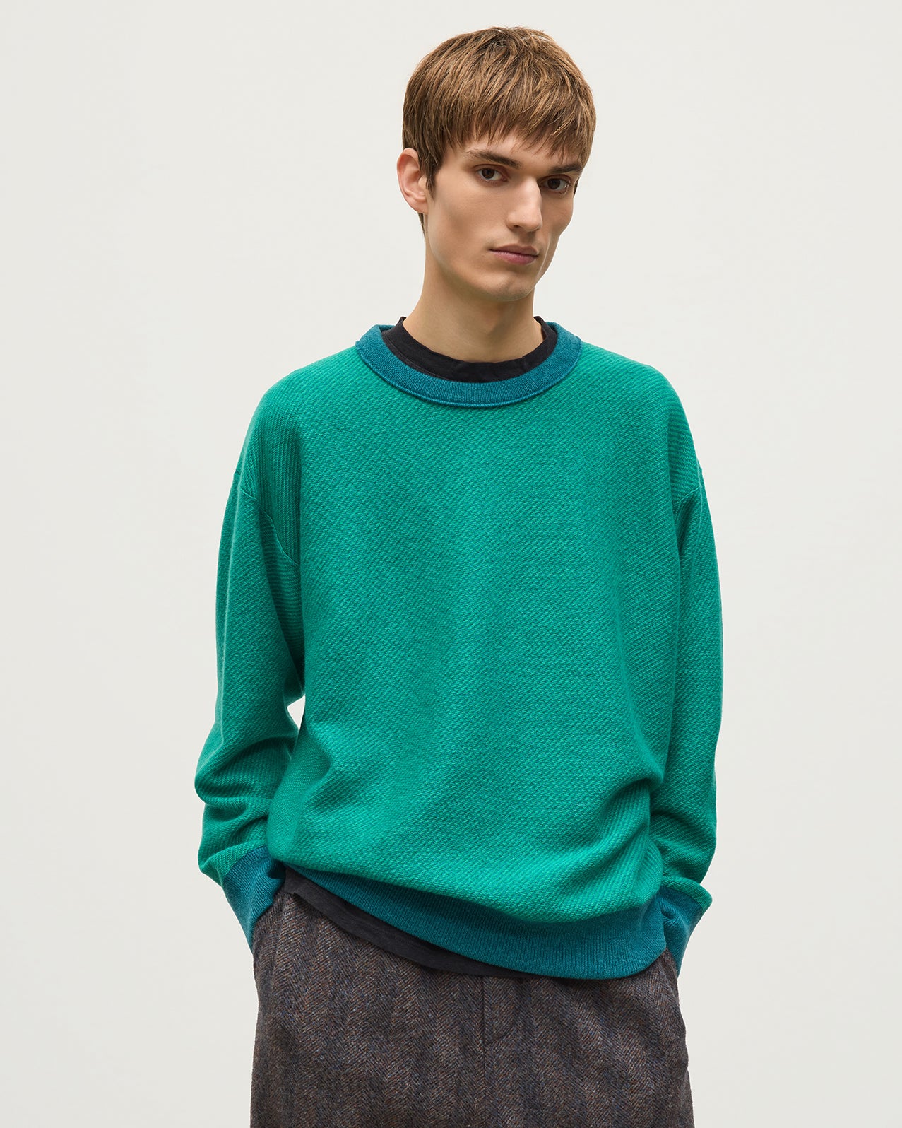 JOHNSTONS OF ELGIN LIDDELL SWEATSHIRT CASHMERE REVERSE TWILL STITCH SWEATSHIRT - 2 PLY GREEN 100% CASHMERE KAP05725Q26376