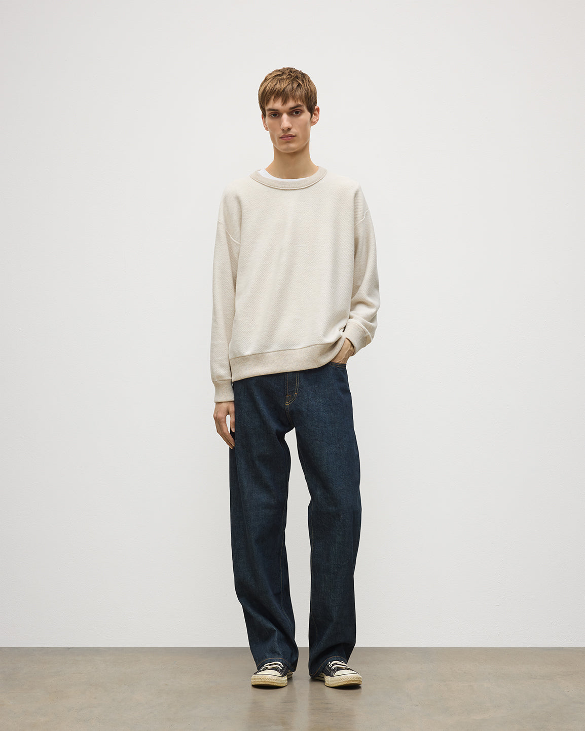 JOHNSTONS OF ELGIN LIDDELL SWEATSHIRT CASHMERE REVERSE TWILL STITCH SWEATSHIRT - 2 PLY NATURAL & WHITE 100% CASHMERE KAP05725Q26493