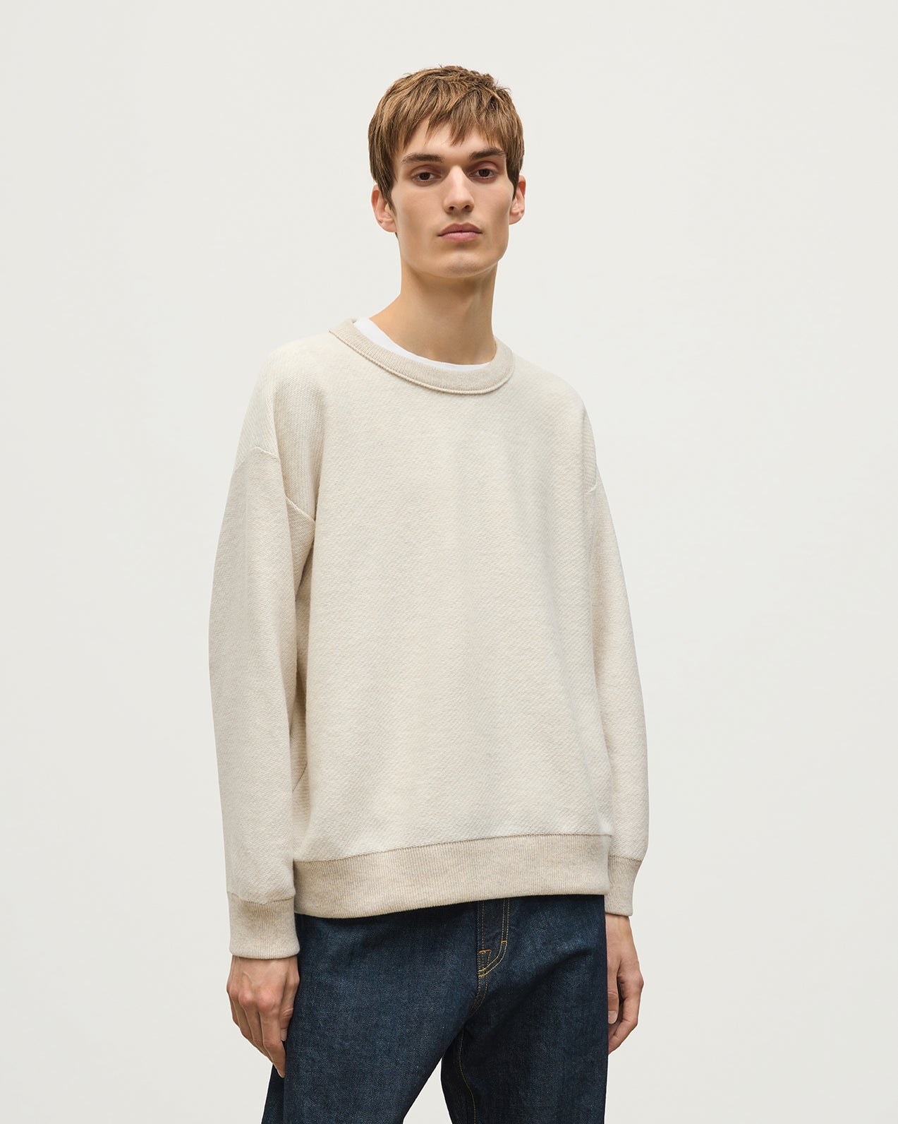 JOHNSTONS OF ELGIN LIDDELL SWEATSHIRT CASHMERE REVERSE TWILL STITCH SWEATSHIRT - 2 PLY NATURAL & WHITE 100% CASHMERE KAP05725Q26493