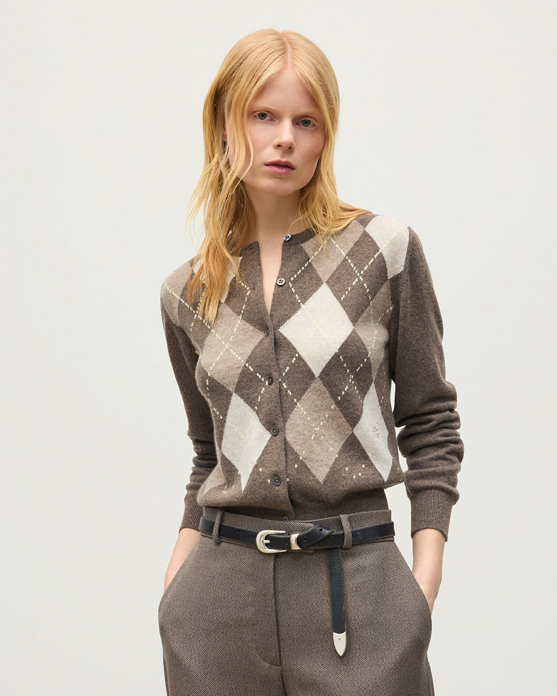 JOHNSTONS OF ELGIN CLAN CREW CARDIGAN PETITE CASHMERE ARGYLE INTARSIA ROUND NECK CARDIGAN - 2 PLY BROWN 100% CASHMERE KAP05731JU1652