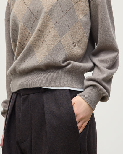JOHNSTONS OF ELGIN CLAN SLOUCH SWEATER CASHMERE ARGYLE INTARSIA ROUND NECK SLOUCH SWEATER - 2 PLY GREY 100% CASHMERE KAP05732JU1656
