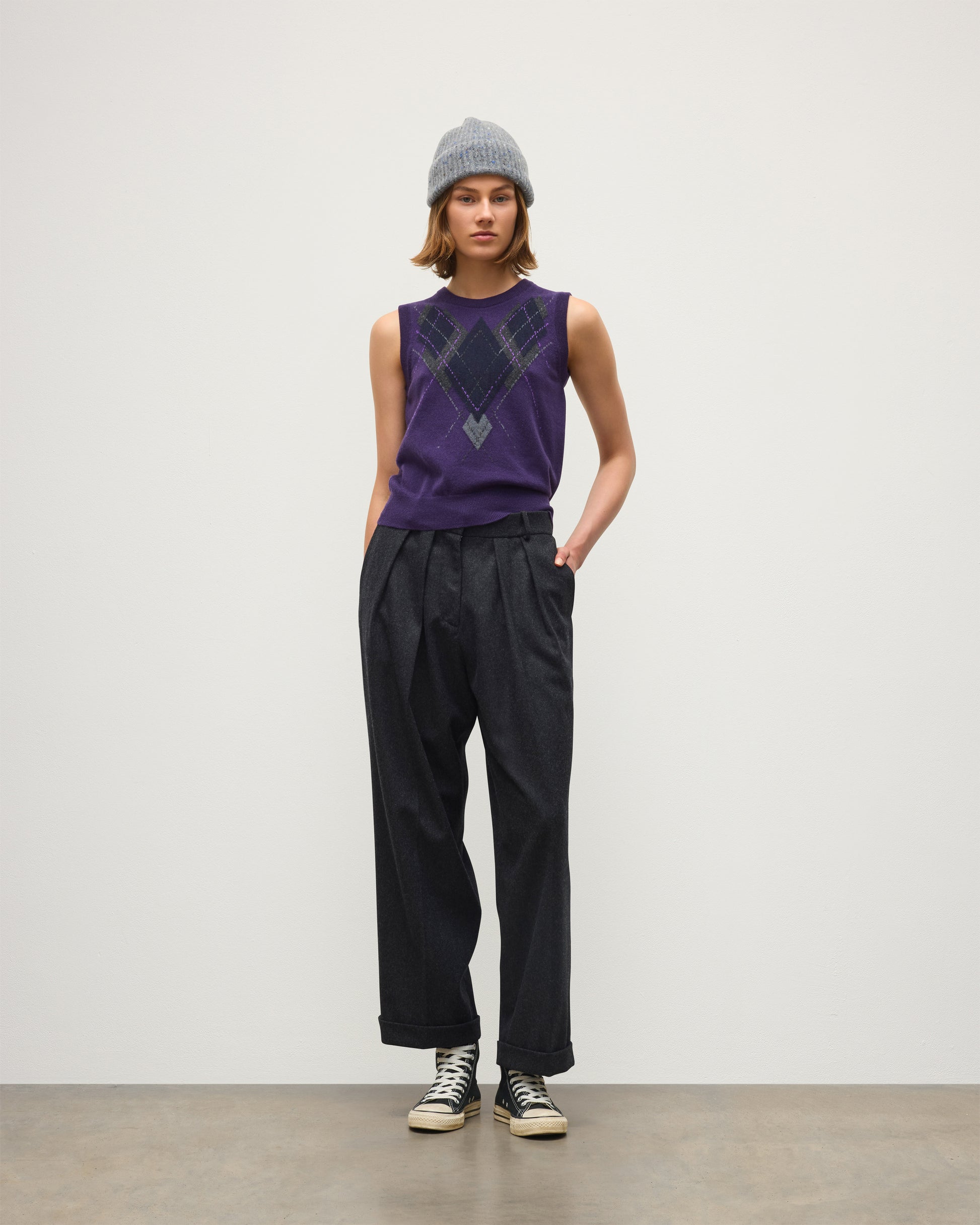 JOHNSTONS OF ELGIN LE JABOTS SLEEVELESS CREW PETITE CASHMERE ARGYLE INTARSIA ROUND NECK TANK - 2 PLY PURPLE 100% CASHMERE KAP05766JU1648