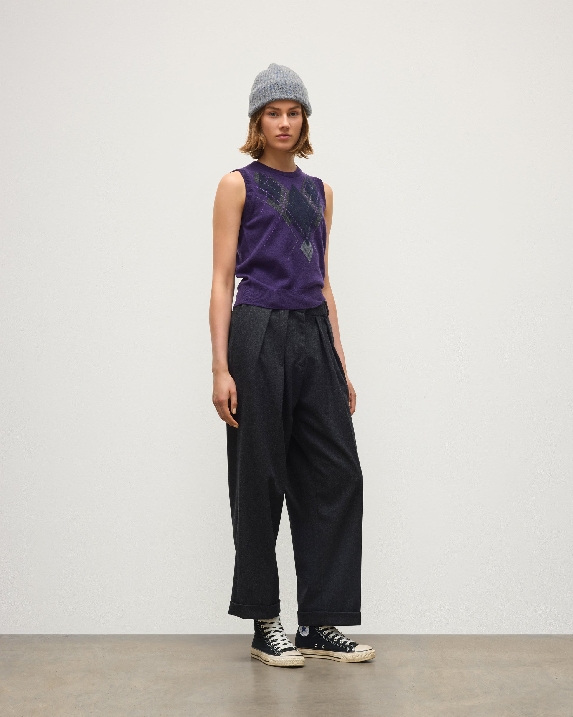 JOHNSTONS OF ELGIN LE JABOTS SLEEVELESS CREW PETITE CASHMERE ARGYLE INTARSIA ROUND NECK TANK - 2 PLY PURPLE 100% CASHMERE KAP05766JU1648