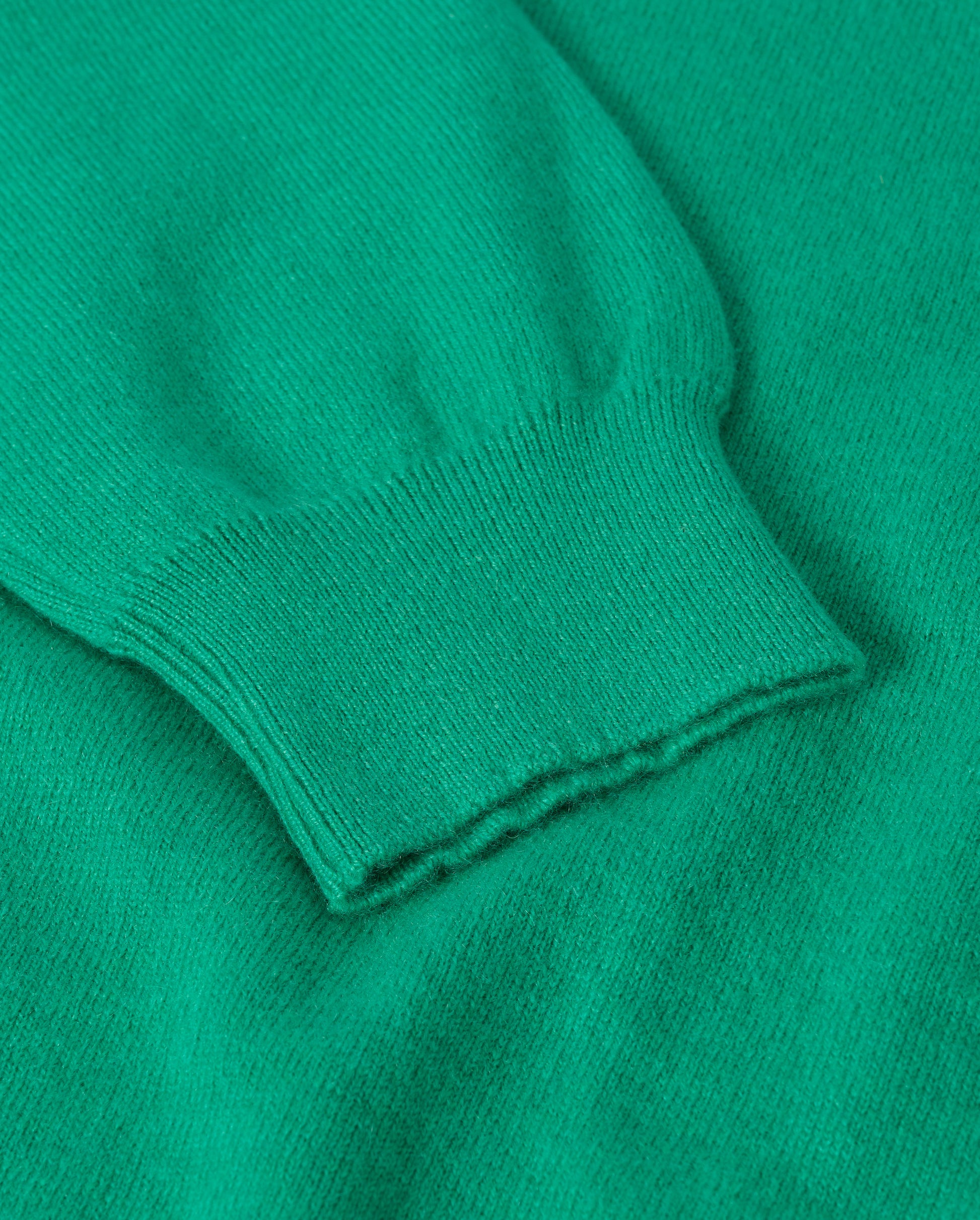 JOHNSTONS OF ELGIN LUNAN CREW SWEATER CLASSIC CASHMERE ROUND NECK SWEATER - 2 PLY GREEN 100% CASHMERE KAP05784SC4760