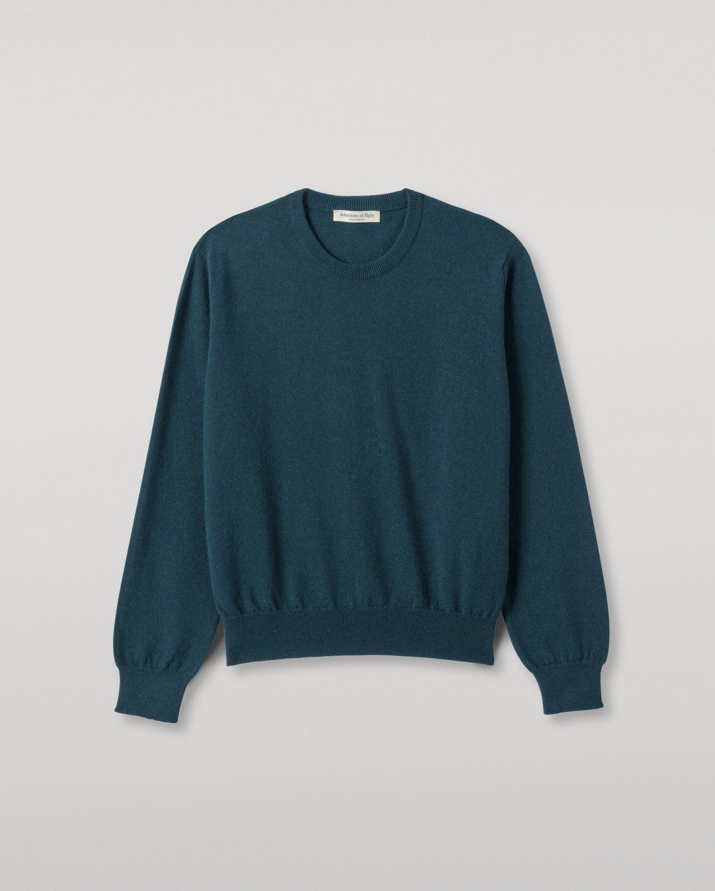 JOHNSTONS OF ELGIN WOMENS LUNAN CLASSIC CREW SWEATER GREEN 100% CASHMERE WITH FIR DONEGAL CASHMERE BEANIE HAT KAP05784SC7341