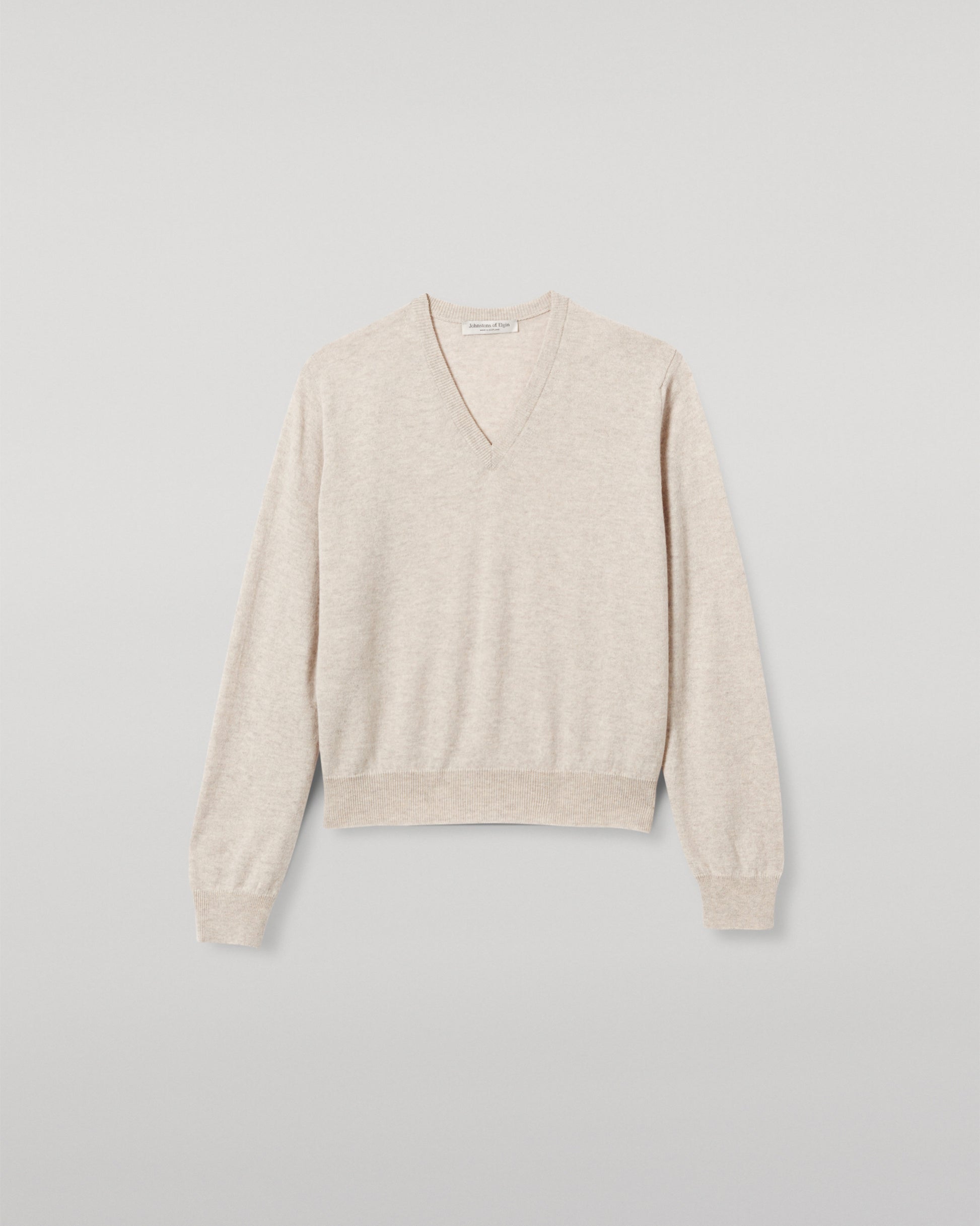 JOHNSTONS OF ELGIN WOMENS LUNAN CLASSIC VEE SWEATER NATURAL 100% CASHMERE KAP05807HA0402