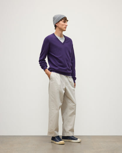 JOHNSTONS OF ELGIN REUBEN VEE NECK CASHMERE VEE NECK SWEATER - 2 PLY DARK PURPLE 100% CASHMERE KAP05960SD5370
