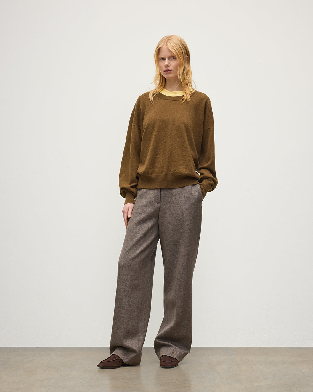 JOHNSTONS OF ELGIN JESSIE CREW SWEATER CASHMERE ROUND NECK SWEATER WITH EXPOSED SEAM DETAIL & CENTRE BACK SPLIT - 2 PLY GREEN 100% CASHMERE KAP05973Q26369