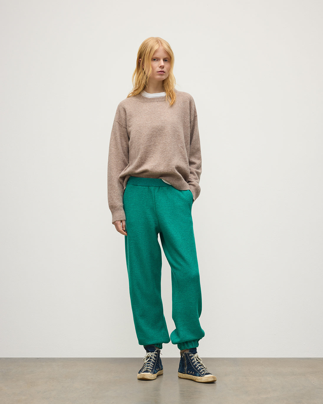 JOHNSTONS OF ELGIN REEL PANTS CASHMERE TWILL STITCH PANTS WITH SIDE POCKETS - 2 PLY GREEN 100% CASHMERE KAP05994Q26341