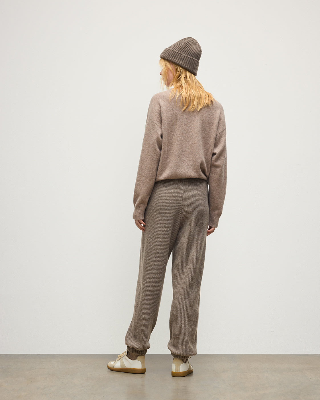 JOHNSTONS OF ELGIN REEL PANTS CASHMERE TWILL STITCH PANTS WITH SIDE POCKETS - 2 PLY BROWN 100% CASHMERE KAP05994Q26342
