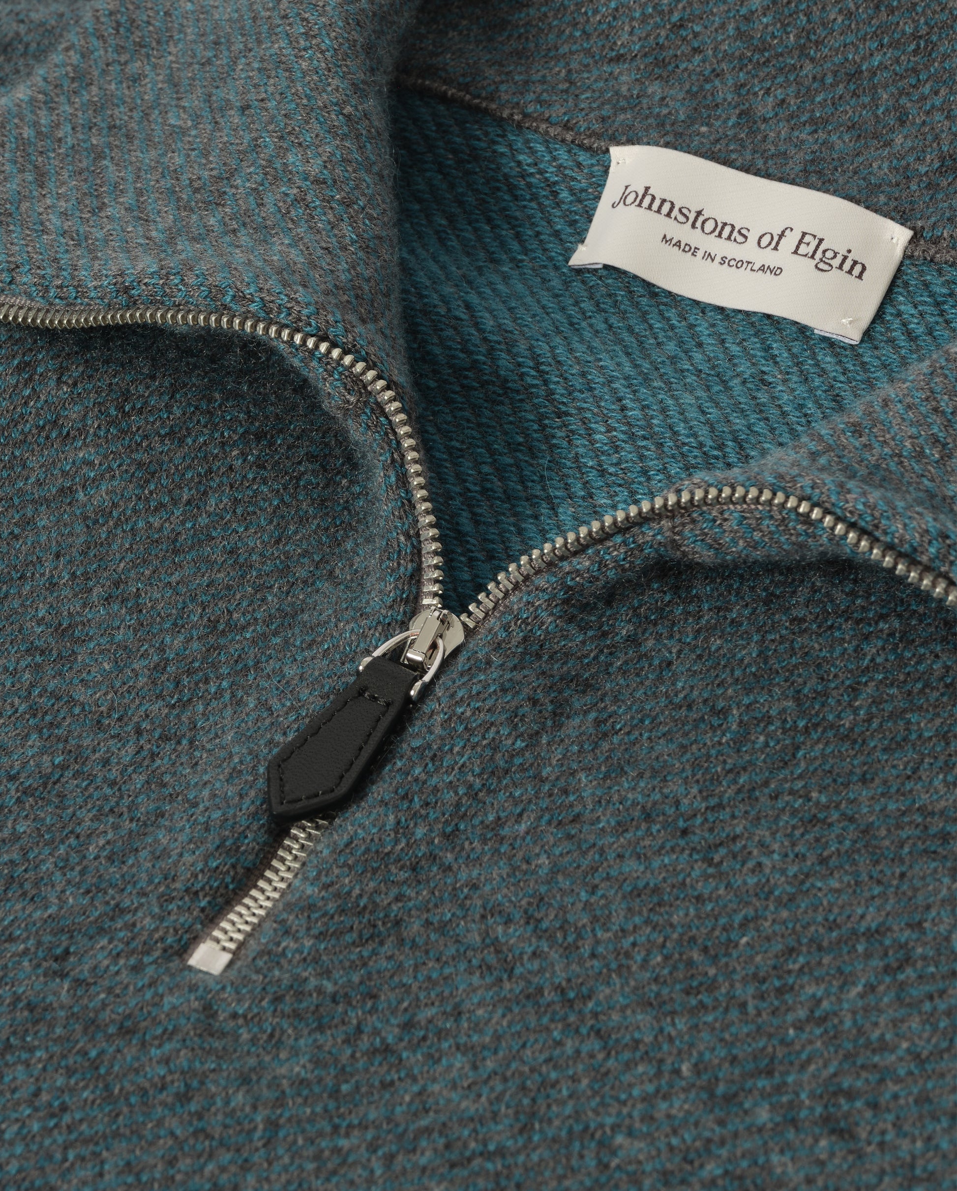 JOHNSTONS OF ELGIN TWEEL HALF ZIP SWEATER CASHMERE ZIP NECK TWILL STITCH SWEATER - 2 PLY GREY & GREEN 100% CASHMERE KAP06137Q26308