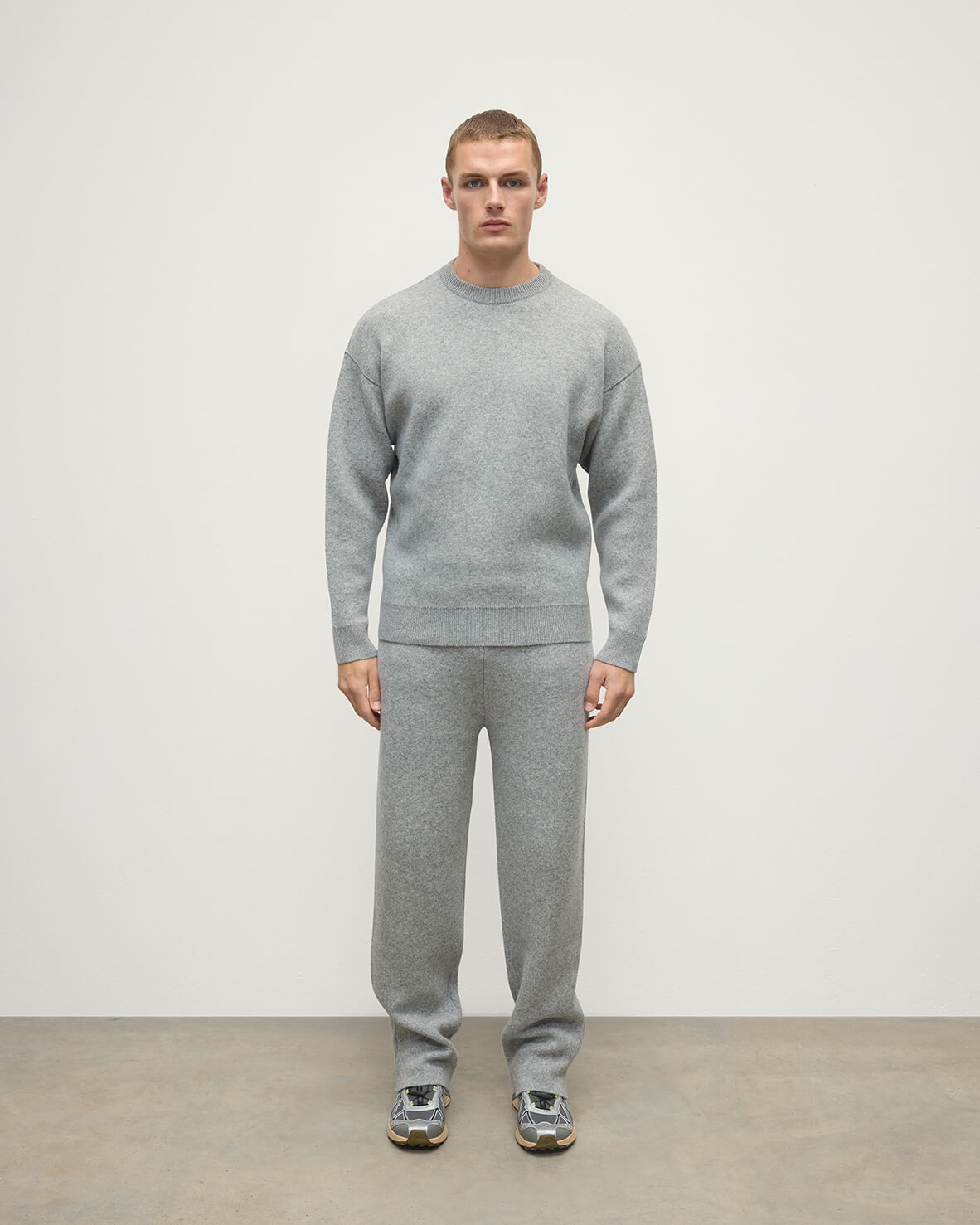 Johnstons of Elgin AW25 Men's Knitwear Light Grey & White Double Face Grey Sweatshirt KBA01008Q25324