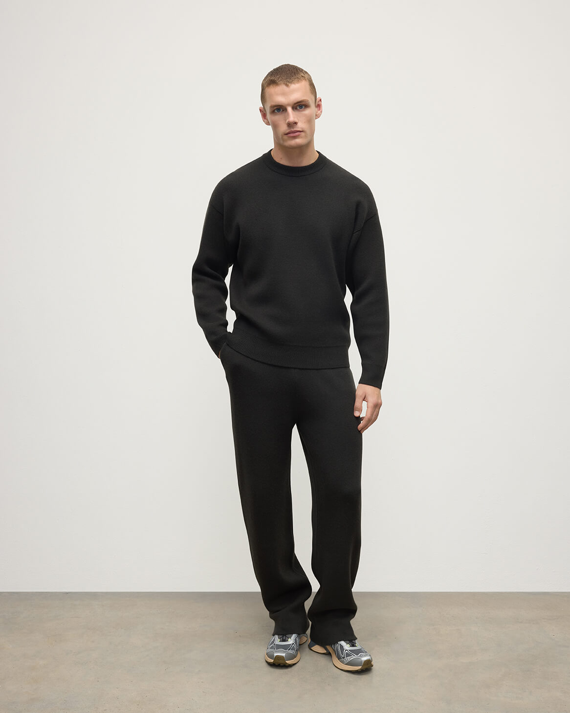 Johnstons of Elgin AW25 Men's Knitwear Black & Mid Grey Double Faced Grey Tapered Joggers KBA01024Q25323