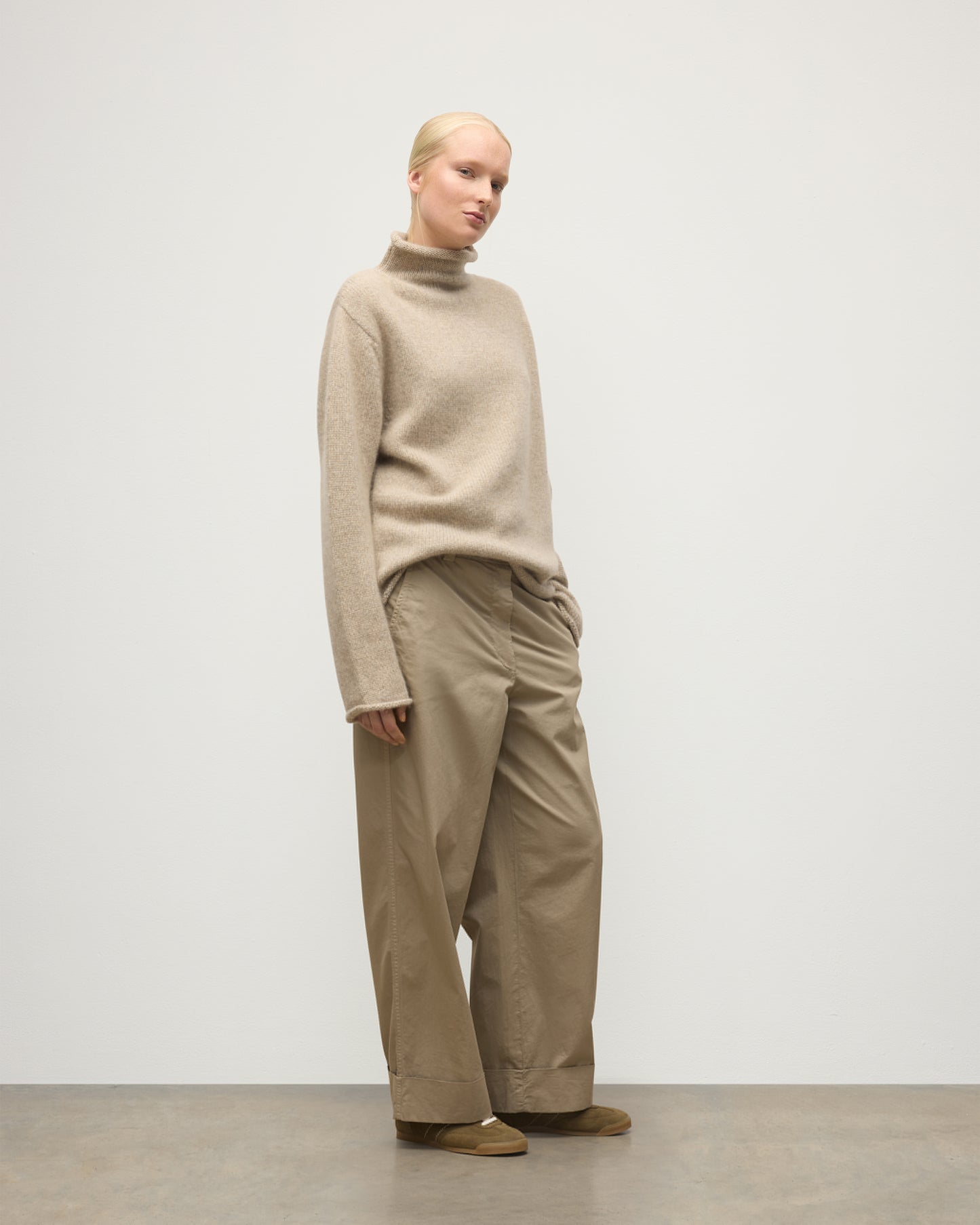 FEMALE MODEL WEARING JOHNSTOS OF ELGIN KESTER FUNNEL NECK SWEATER NATURAL 100% CASHMERE UAC05753006876