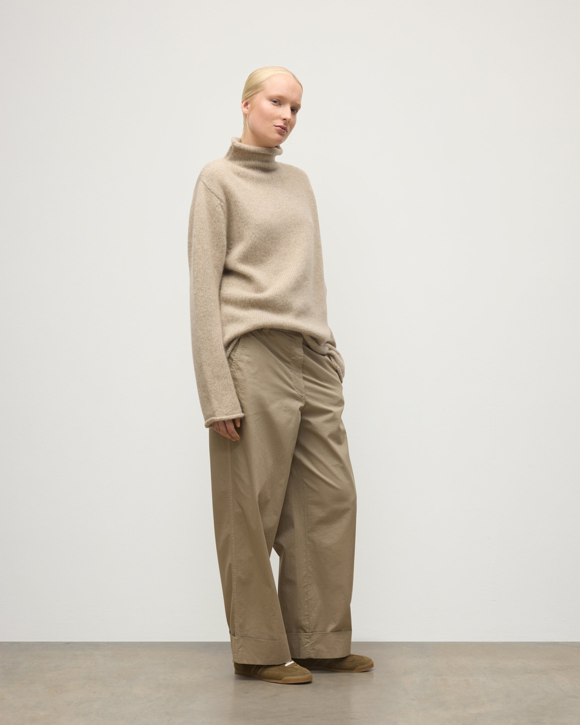 FEMALE MODEL WEARING JOHNSTOS OF ELGIN KESTER FUNNEL NECK SWEATER NATURAL 100% CASHMERE UAC05753006876