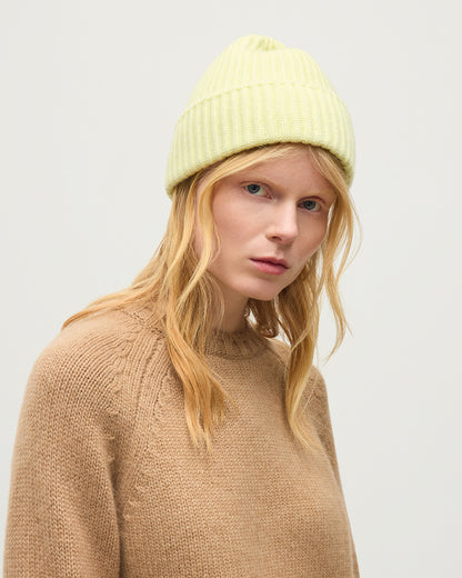 JOHNSTONS OF ELGIN BAY CREW SWEATER MARBLED CASHMERE RAGLAN ROUND NECK SWEATER CAMEL 78% CASHMERE, 22% COTTON WORN WITH LOVAT CASHMERE BEANIE IN CITRON YELLOW KBB01068SB4708