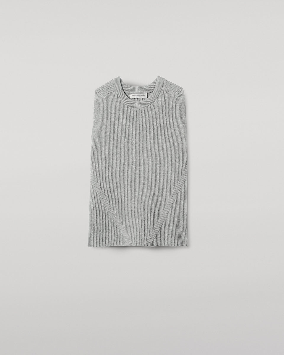 Johnstons of Elgin AW25 Women's Knitwear Light Grey Sleeveless Grey Cashmere Tank Top Close Up KBI01037HA0308