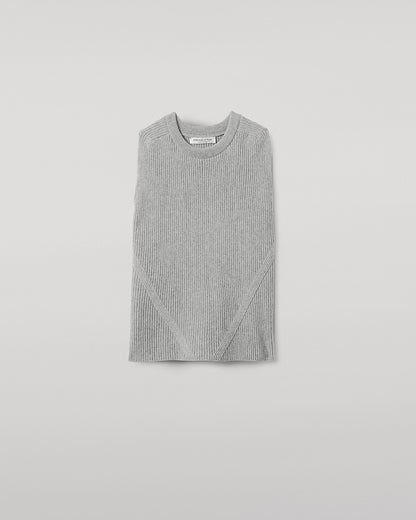 Johnstons of Elgin AW25 Women's Knitwear Light Grey Sleeveless Grey Cashmere Tank Top Close Up KBI01037HA0308