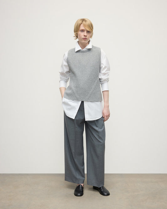 Model wearing Johnstons of Elgin AW25 Women's Knitwear Light Grey Sleeveless Grey Cashmere Tank Top KBI01037HA0308