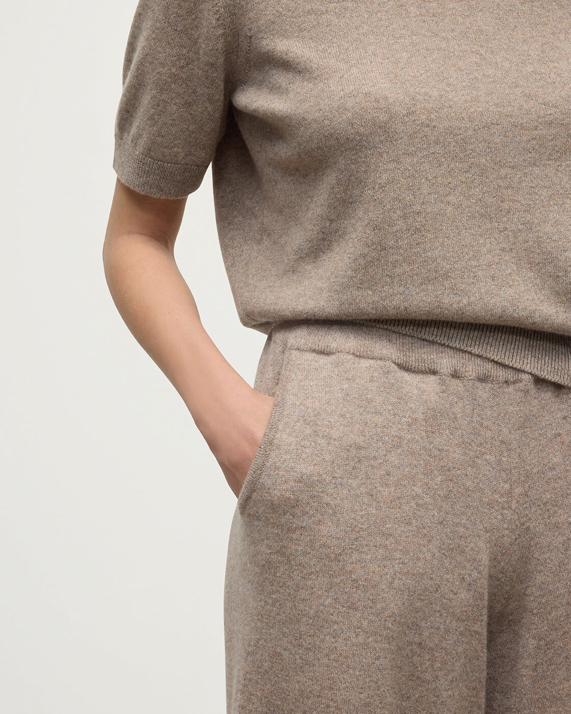 Johnstons of Elgin AW25 Women's Knitwear Ash Oversize Slouch Cashmere Trousers KBP00957HB4351