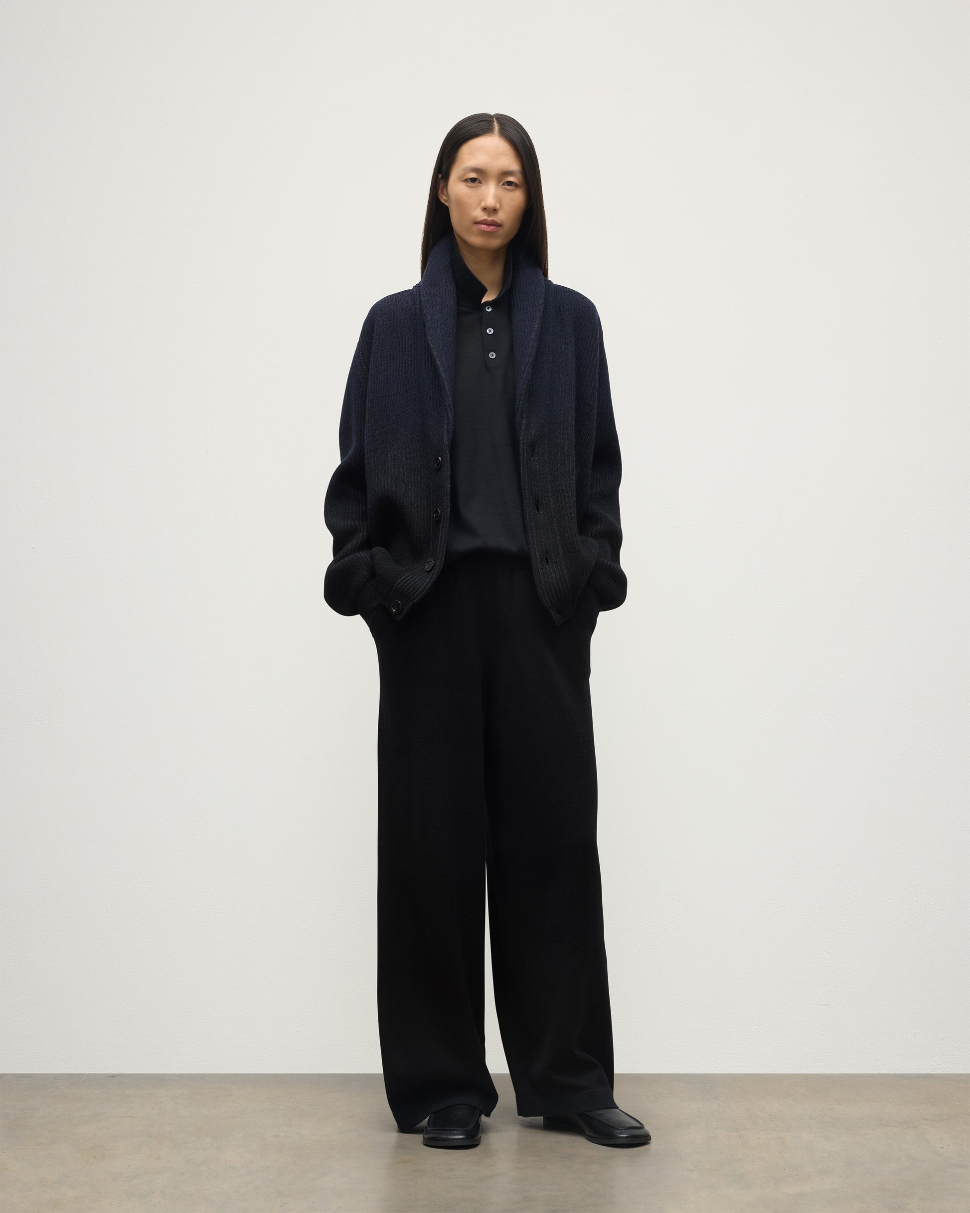MODEL WEARS JOHNSTONS OF ELGIN WOMENS COLL PANTS BLACK 100% CASHMERE KBP00996SA7210