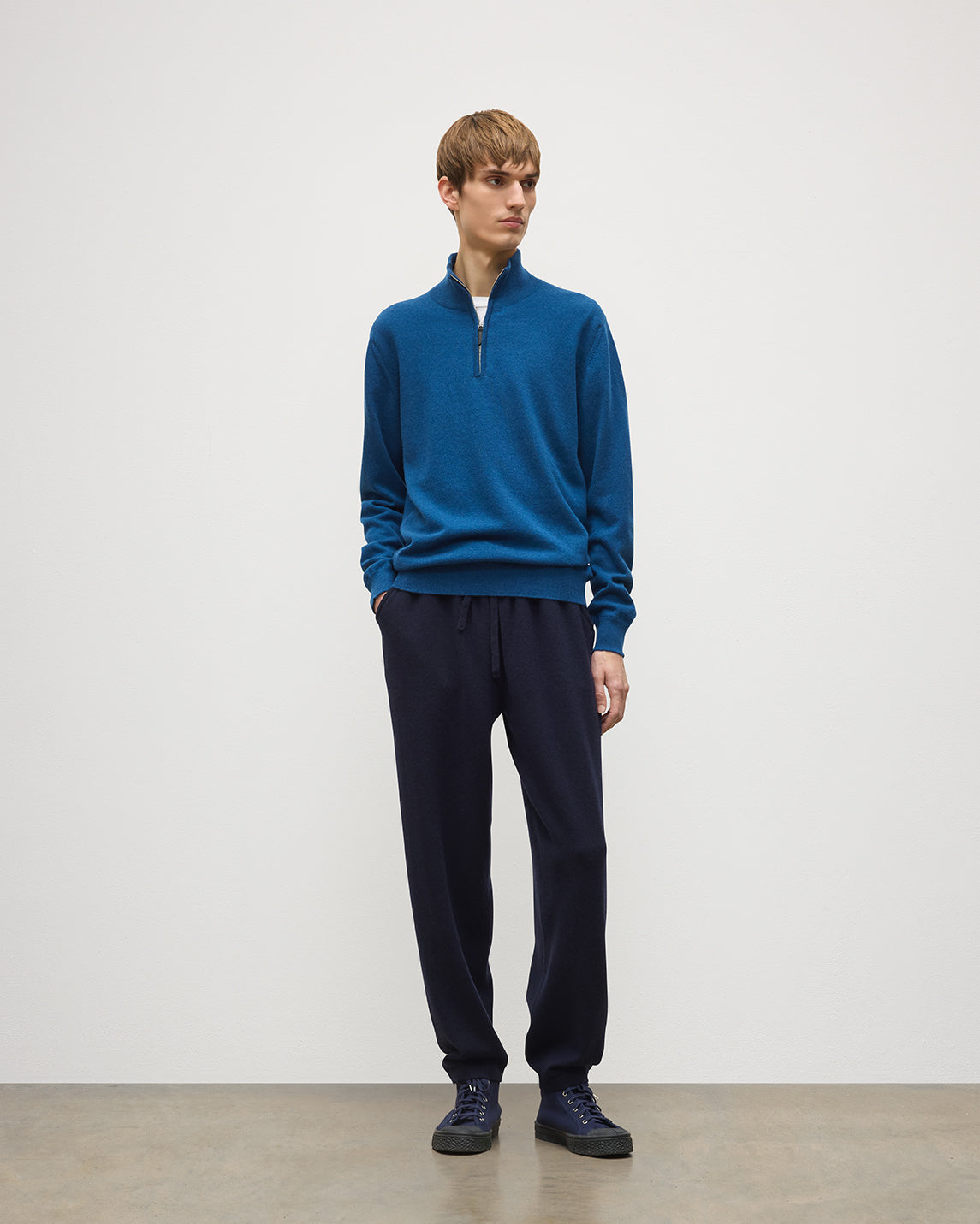 JOHNSTONS OF ELGIN LEWIS LOUNGE PANTS PERFORMANCE CASHMERE TAPERED JOGGERS - 2 PLY NAVY 97% CASHMERE, 3% POLYESTER KBP01124SD7666