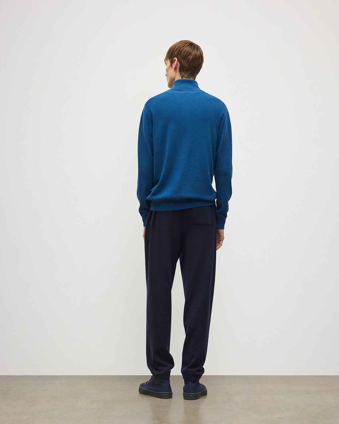JOHNSTONS OF ELGIN LEWIS LOUNGE PANTS PERFORMANCE CASHMERE TAPERED JOGGERS - 2 PLY NAVY 97% CASHMERE, 3% POLYESTER KBP01124SD7666