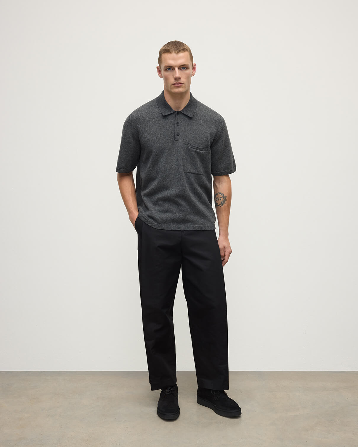 Johnstons of Elgin AW25 Men's Knitwear Charcoal Superfine Merino Relaxed Grey Polo Shirt KDA00771HA7204