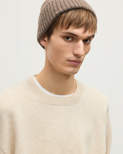 JOHNSTONS OF ELGIN CRAIGIE CREW SWEATER LAMBSWOOL CREW NECK SWEATER CREAM 100% LAMBSWOOL WITH LOVAT CASHMERE BEANIE IN HEATHCOT BROWN KDA00815HB0294