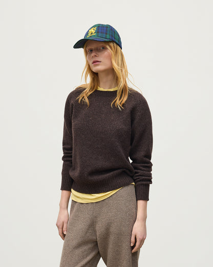 JOHNSTONS OF ELGIN BLYTH CREW SWEATER LAMBSWOOL ROUND NECK SADDLE SHOULDER SWEATER BROWN 100% LAMBSWOOL KDA00821HB7137