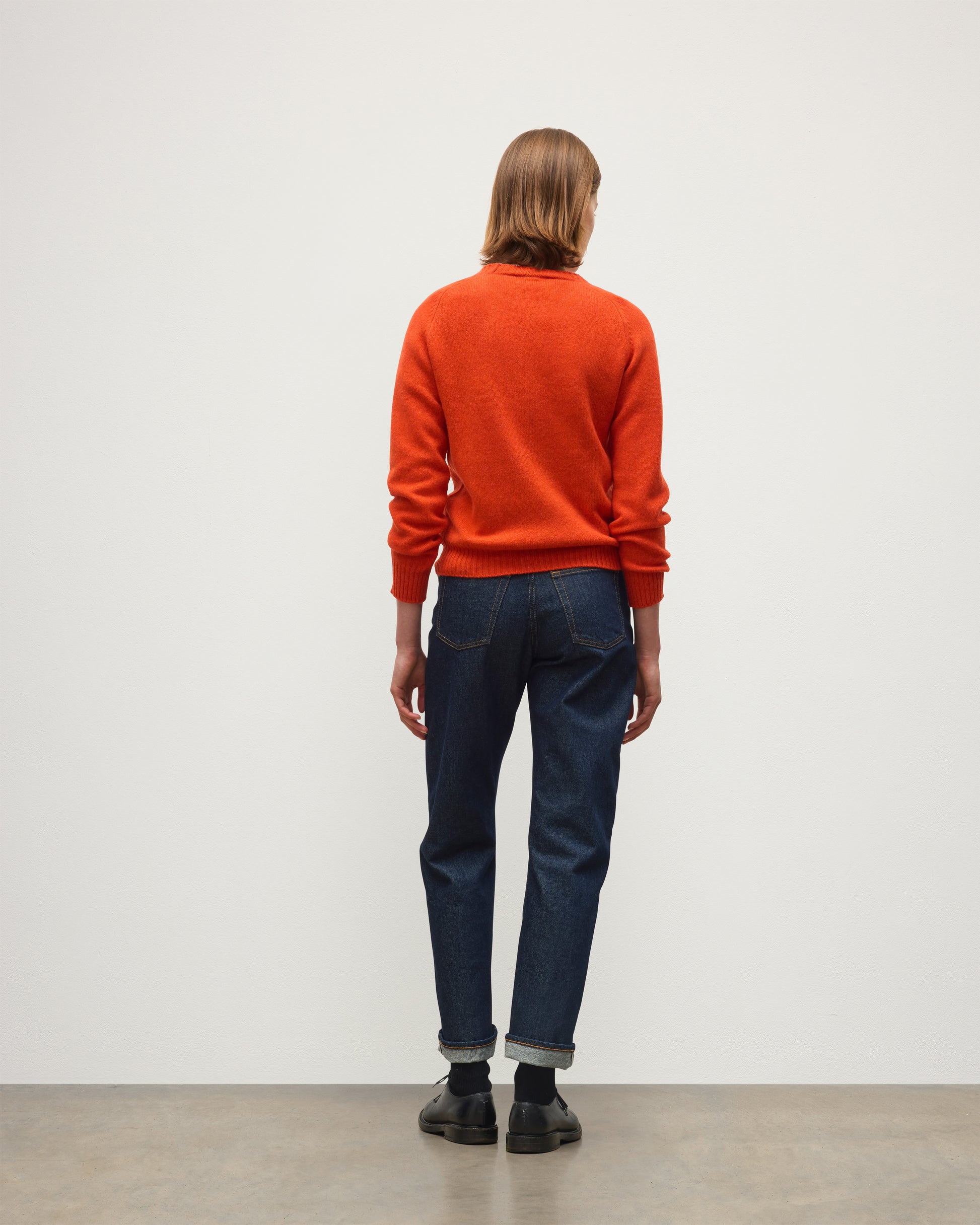 JOHNSTONS OF ELGIN BLYTH CREW SWEATER LAMBSWOOL ROUND NECK SADDLE SHOULDER SWEATER RED 100% LAMBSWOOL KDA00821HE4391