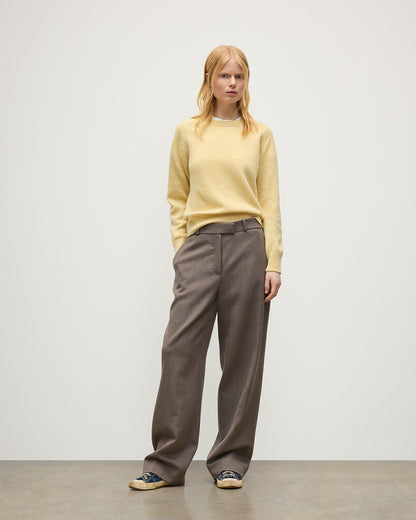 JOHNSTONS OF ELGIN BLYTH CREW SWEATER LAMBSWOOL ROUND NECK SADDLE SHOULDER SWEATER LIGHT YELLOW 100% LAMBSWOOL KDA00821HF0026