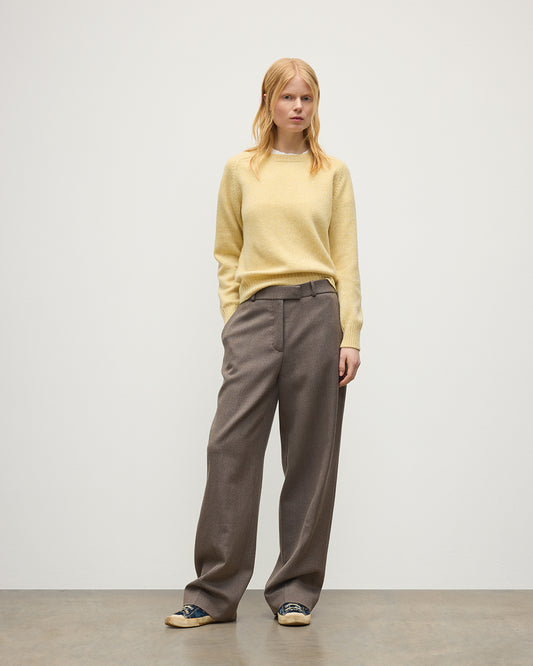 JOHNSTONS OF ELGIN BLYTH CREW SWEATER LAMBSWOOL ROUND NECK SADDLE SHOULDER SWEATER LIGHT YELLOW 100% LAMBSWOOL KDA00821HF0026
