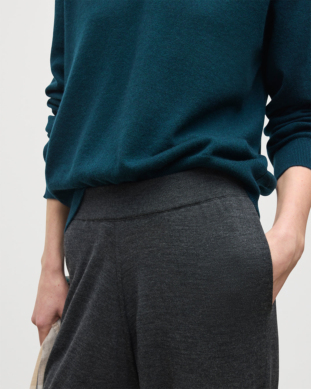 JOHNSTONS OF ELGIN WOMENS INA PANTS GREY 100% MERINO WOOL WITH LUNAN BOTTLE GREEN CASHMERE SWEATER, WITH ORON CASHMERE SCARF KDI00786HA4126