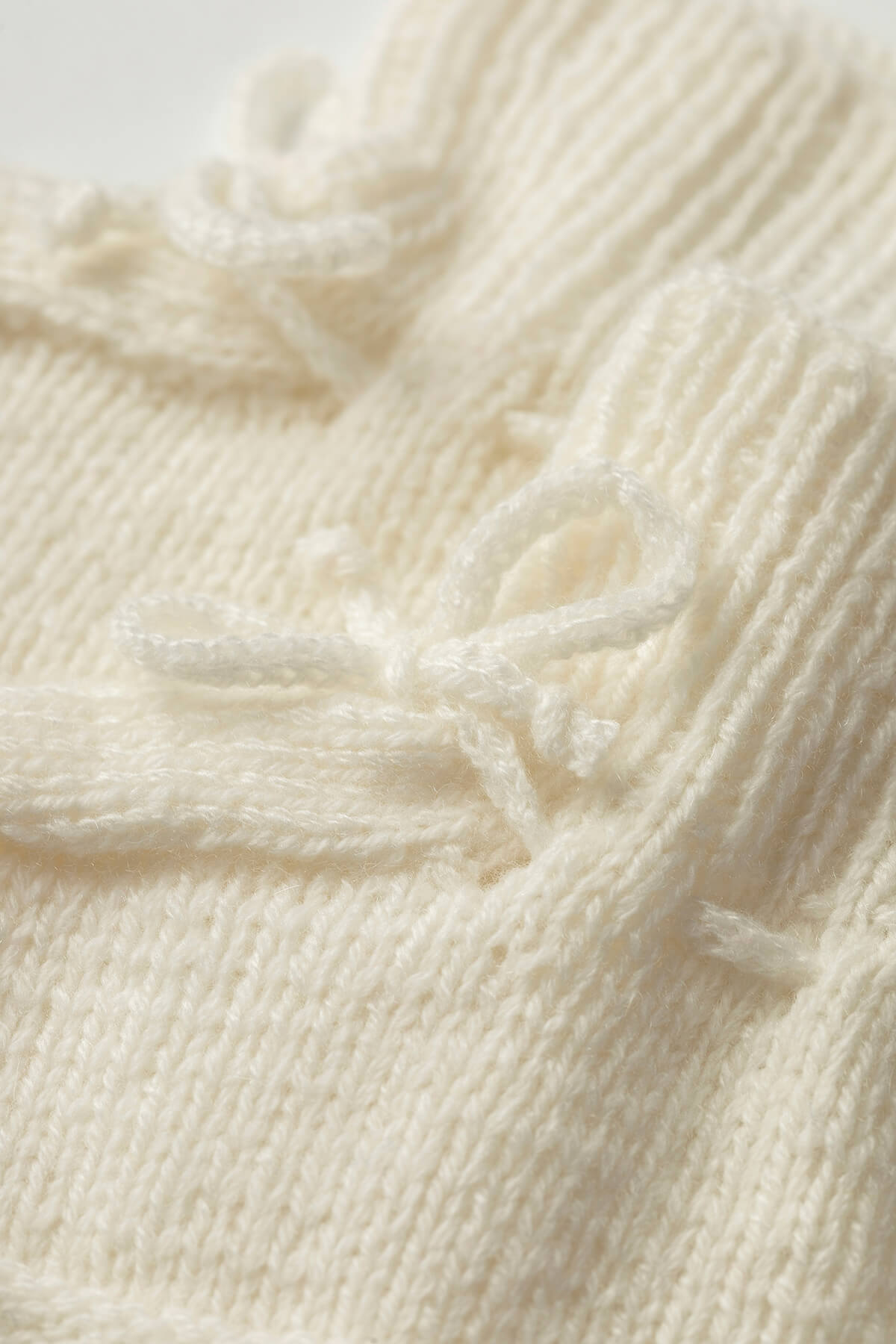 Johnstons of Elgin Hand Knitted Cashmere Baby Booties in Ecru JA000114SA0132ONE