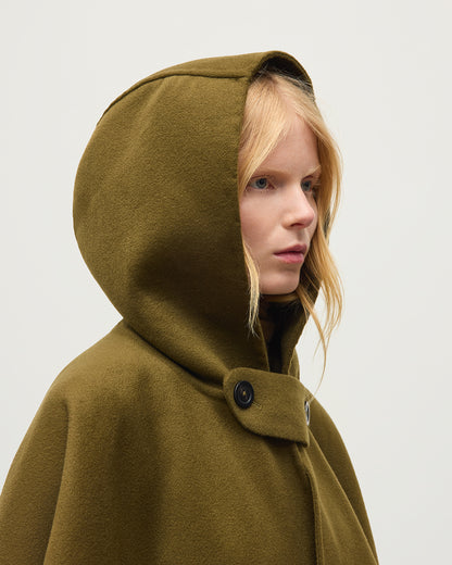 JOHNSTONS OF ELGIN WOMENS HOOLIE DF CM TAILORED HOODED CAPE GREEN 100% CASHMERE WORN WITH JESSIE SWEATER IN HEATHCOT BROWN WITH ALGIE GREEN CASHMERE BEANIE TA000677RU6420ONE