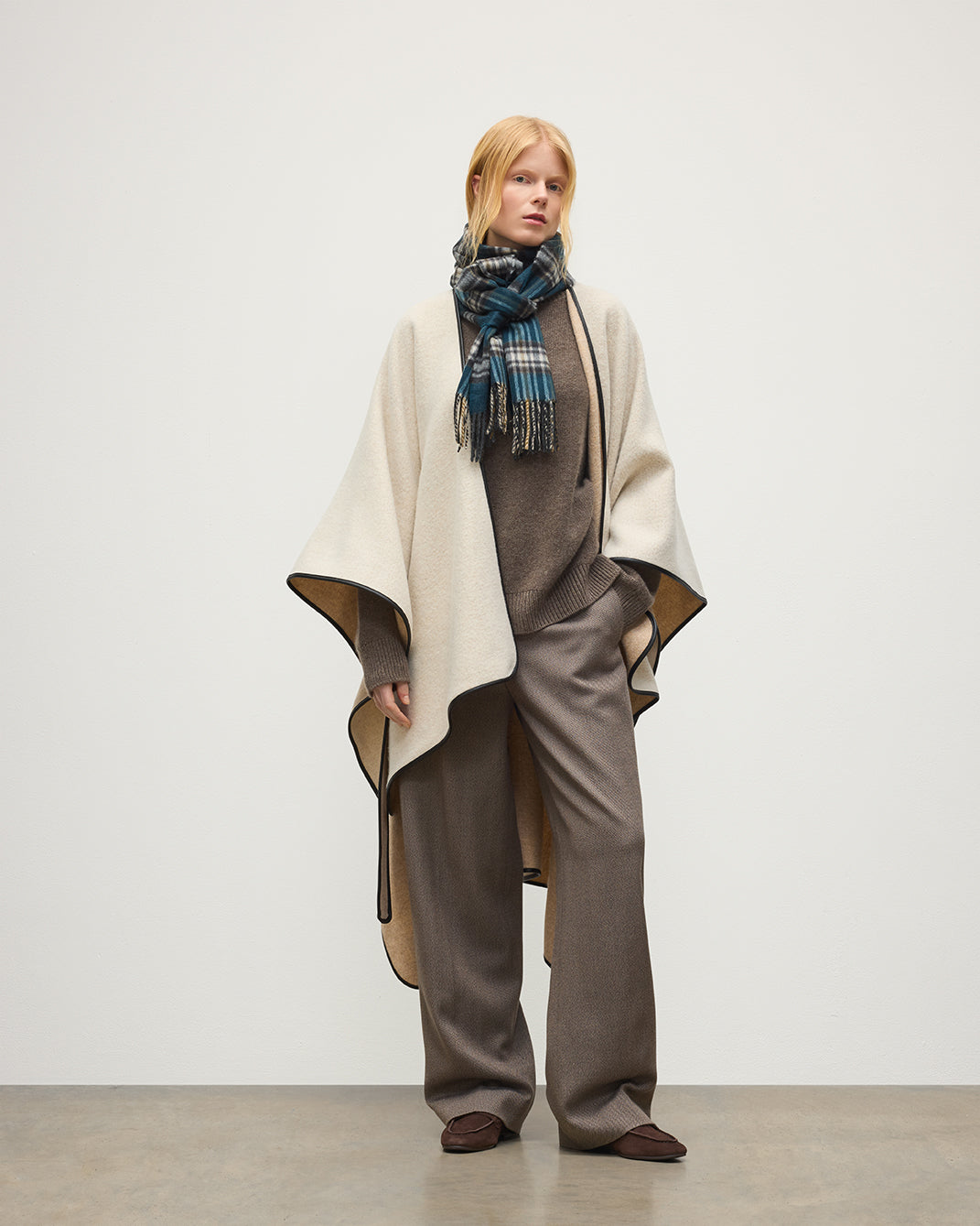 JOHNSTONS OF ELGIN WOMENS BELTED CAPE WITH LEATHER BINDING NATURAL 90% WOOL, 10% CASHMERE TB000696RU7544ONE