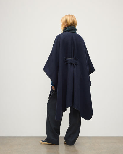JOHNSTONS OF ELGIN WOMENS BELTED CAPE WITH LEATHER BINDING CHARCOAL & NAVY 90% WOOL, 10% CASHMERE TB000696RU7825ONE