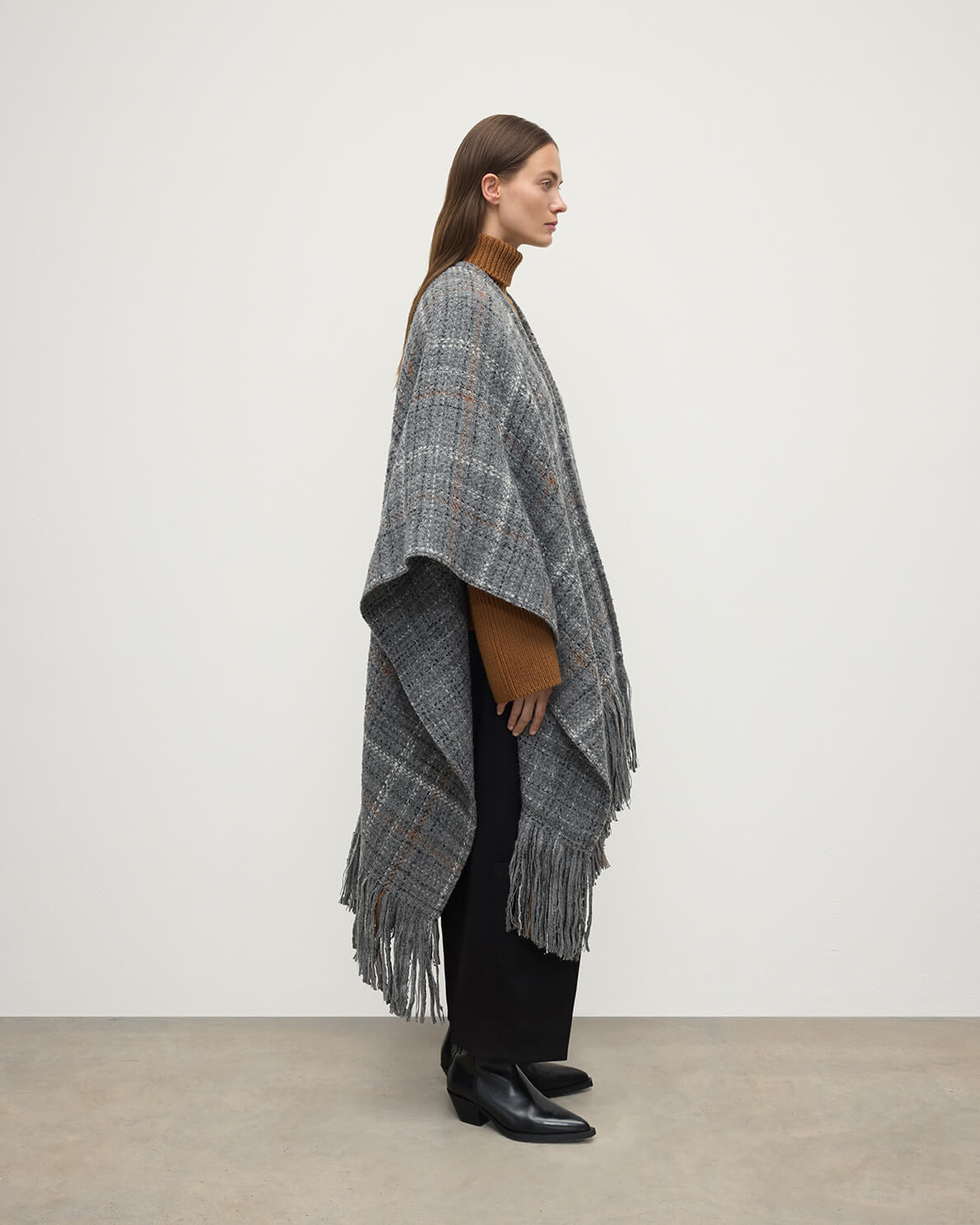 model wearing Johnstons of Elgin AW25 Woven Accessories  Grey Texture Cape Side TB000748RU7663ONE