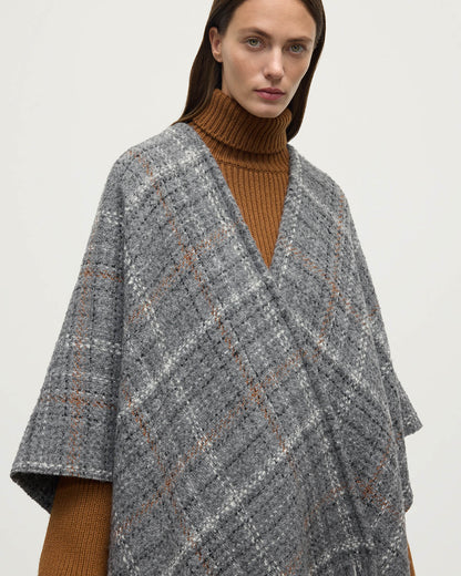 model wearing Johnstons of Elgin AW25 Woven Accessories  Grey Texture Cape Details TB000748RU7663ONE